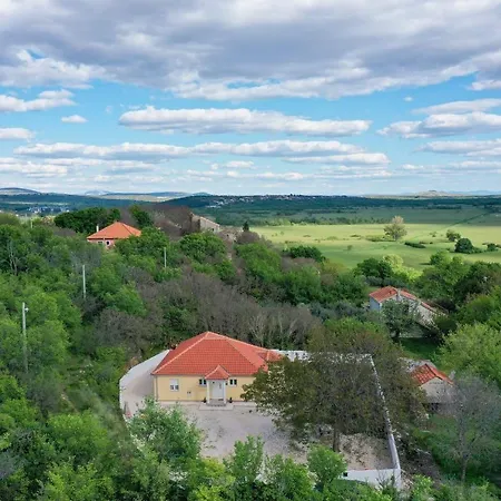 House Yellow Sun Benkovac