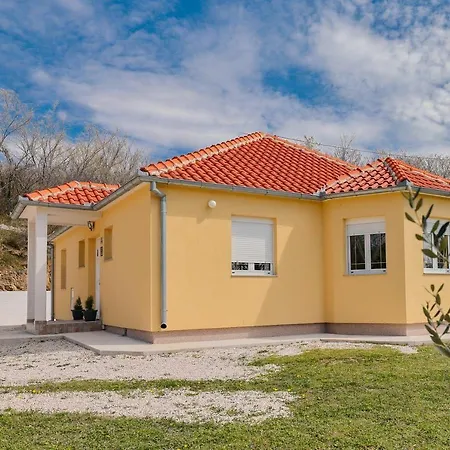 House Yellow Sun Holiday home