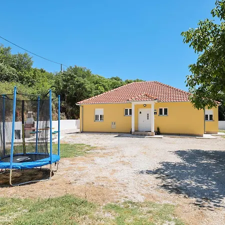 House Yellow Sun Holiday home Benkovac