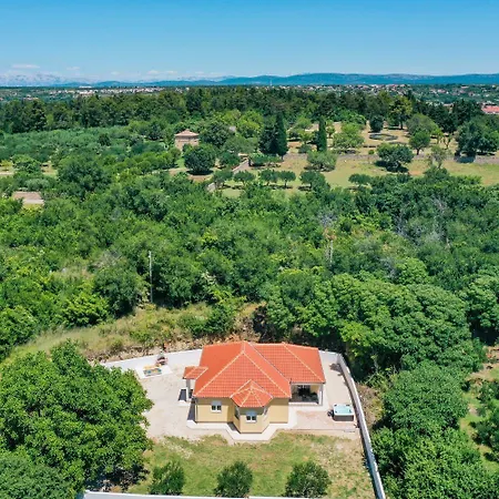 House Yellow Sun Holiday home Benkovac